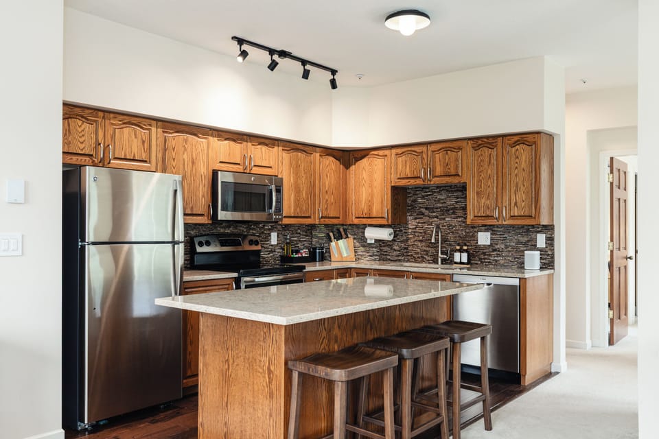 Kitchen - Full-size fridge, oven, and dishwasher — cook up your favorite meals