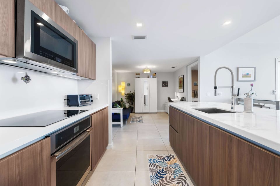 A fully equipped kitchen for easy vacation meals