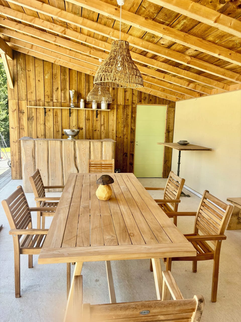 Outdoor dining