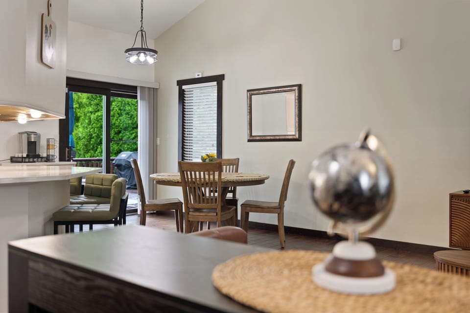 Another dining area view. 