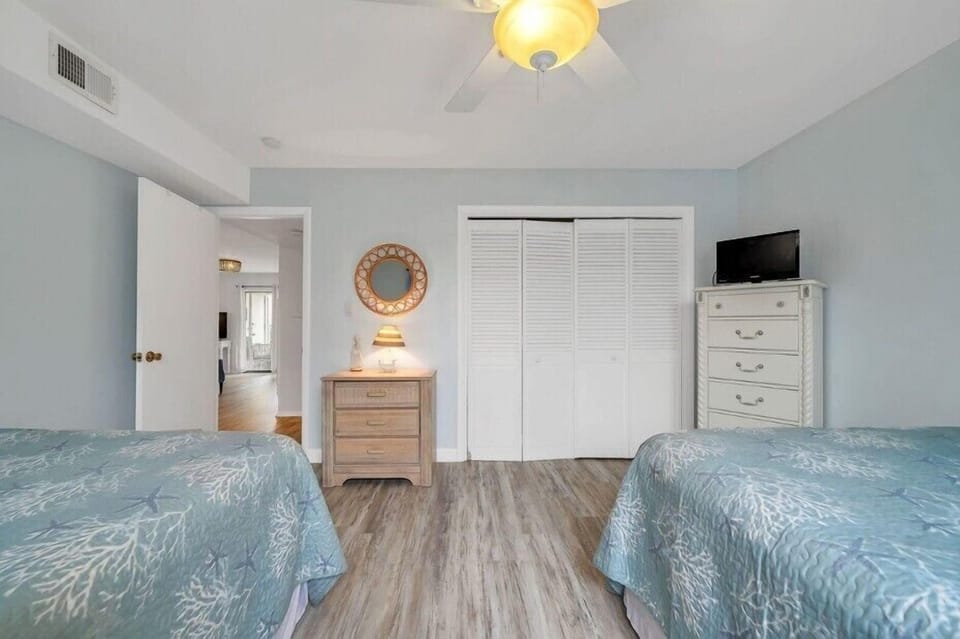 Guest Bedroom 2 Queen Beds