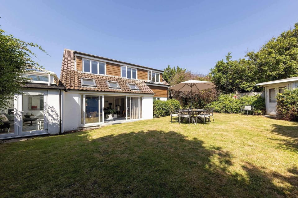 Enjoy a relaxing family getaway with a spacious garden at this beautiful holiday home.