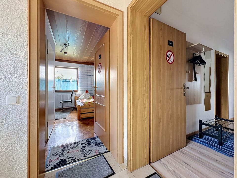 Flooring, Floor, Wall, Interior Design, Wood, Ceiling, Room, Wood Flooring, Lighting, Apartment