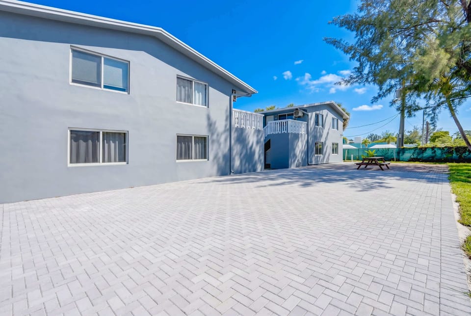 Welcoming exterior in a convenient Fort Lauderdale location
