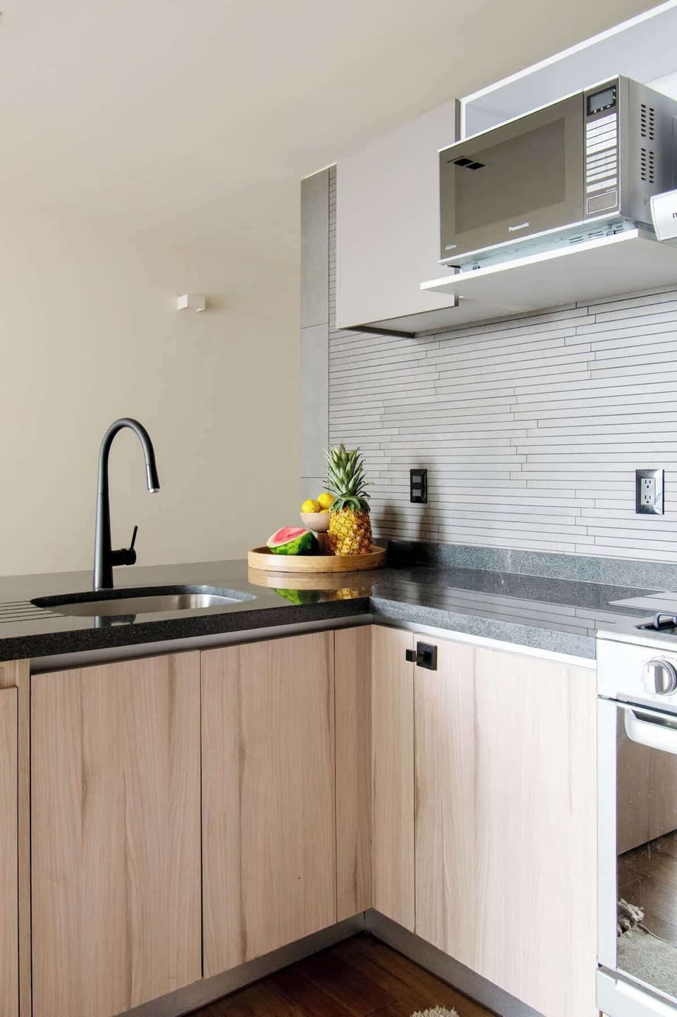 A fully equipped kitchen with modern finishes and generous counter space, ideal for everything from quick breakfasts to home-cooked dinners.