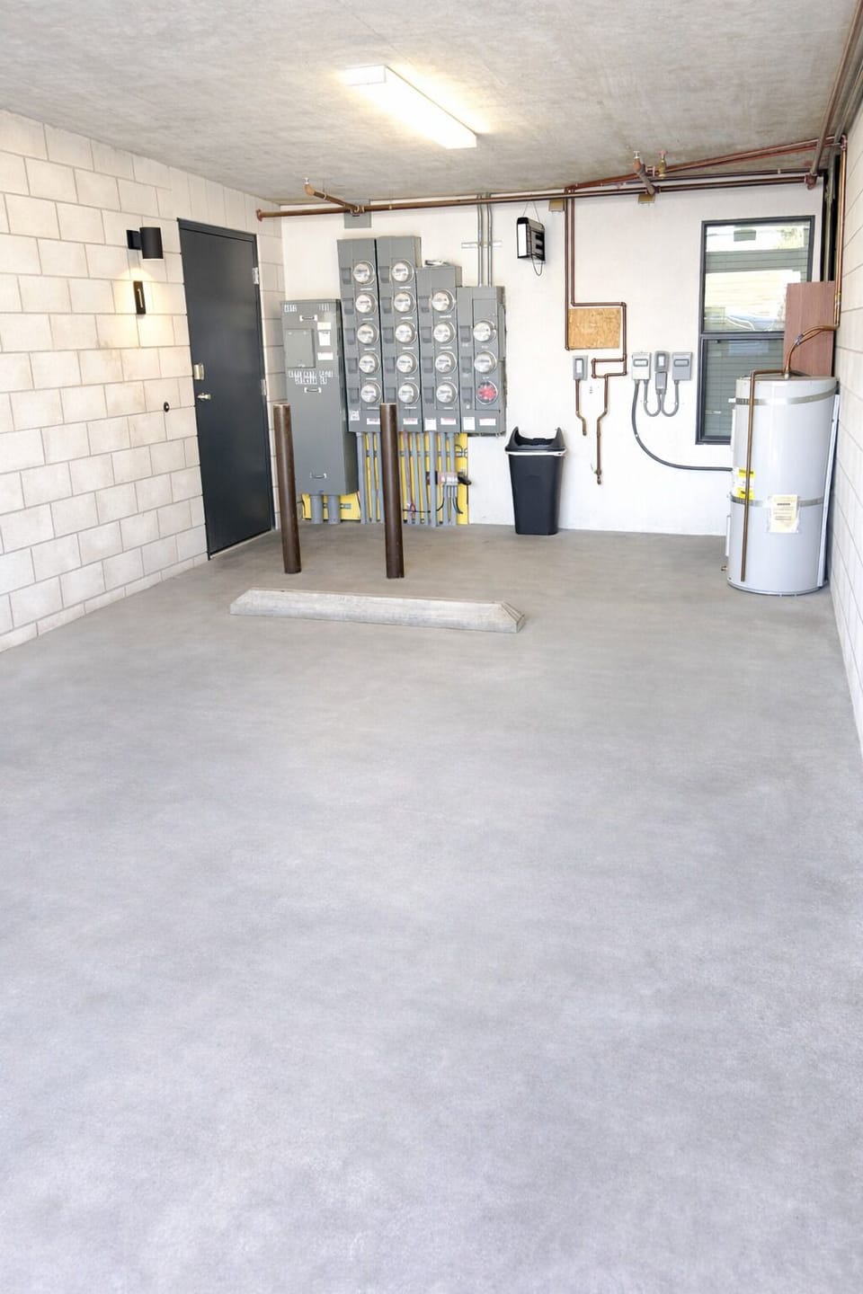 1 Car parking Garage (ADA compliant)