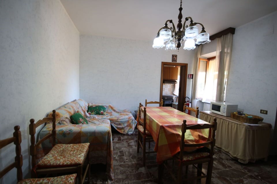 Autumn, Dining Room, Living Room, Spring, Summer, Winter