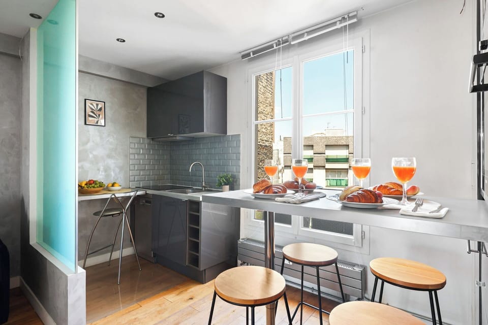 The kitchen and dining area