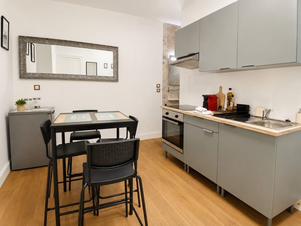 Cuisine with convivial dining area