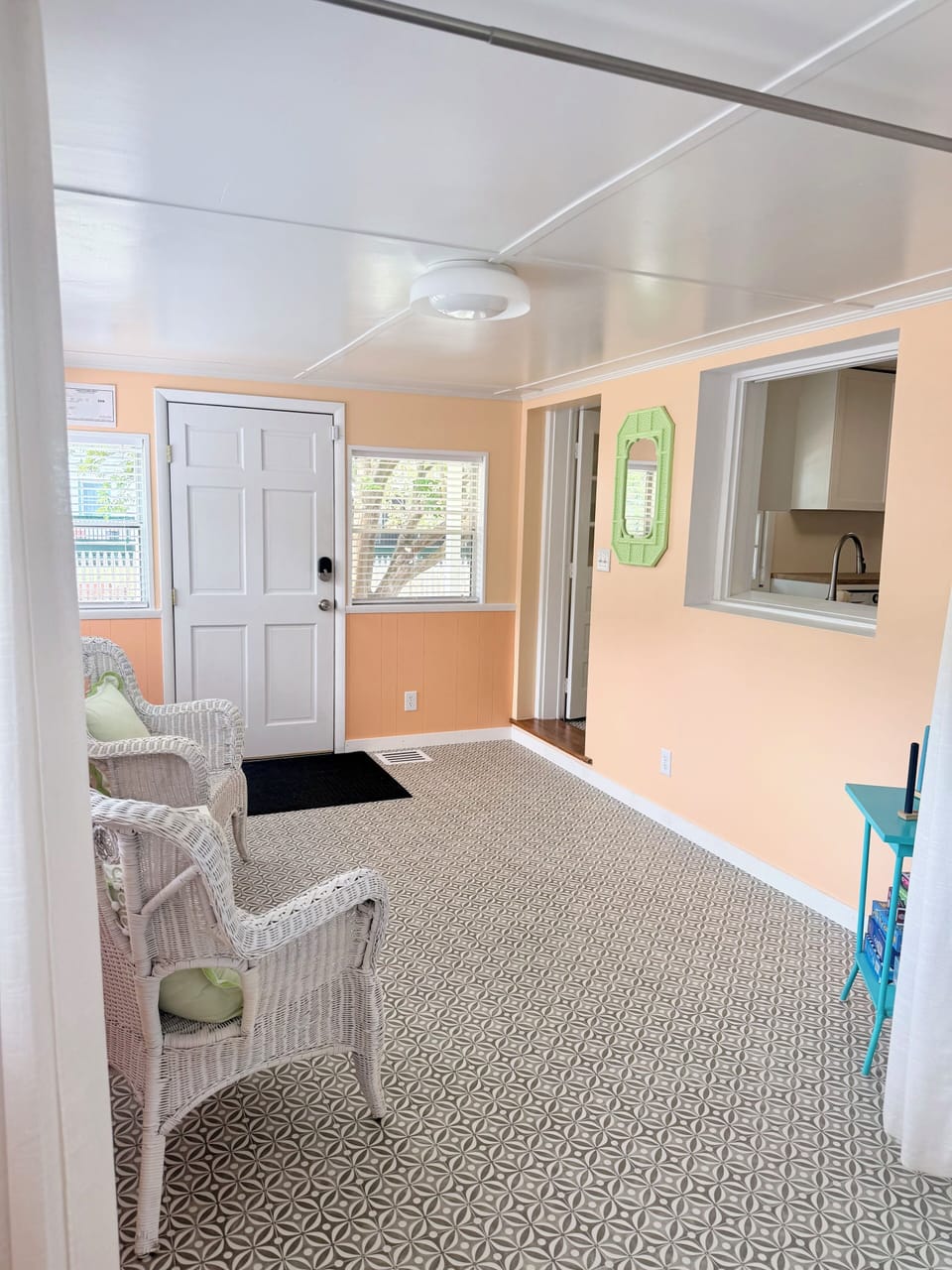Twin Bonus Room (off the kitchen)
