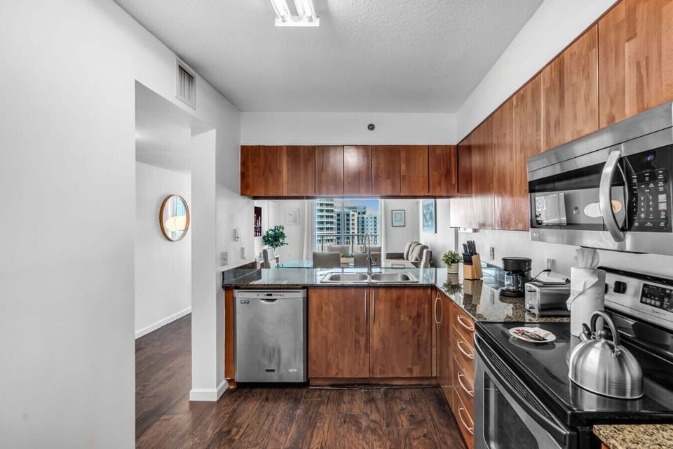 11-web-or-mls-1200BrickellBay#2915-10