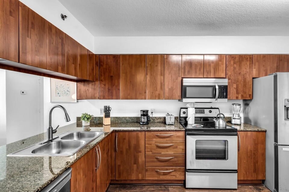 10-web-or-mls-1200BrickellBay#2915-9