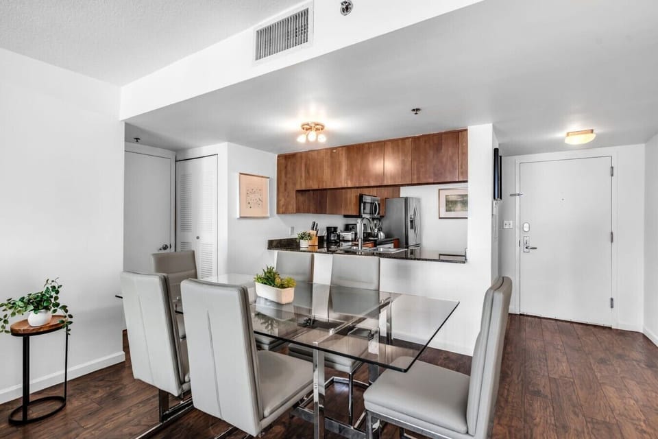 7-web-or-mls-1200BrickellBay#2915-6