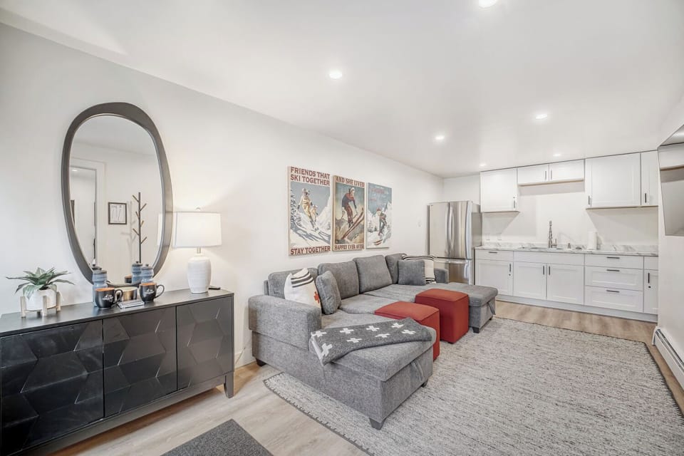 A second space to spread out and unwind 🛋️🎬. This downstairs living area with kitchenette offers the perfect setup for movie nights, quiet mornings, or giving everyone a little extra room to relax