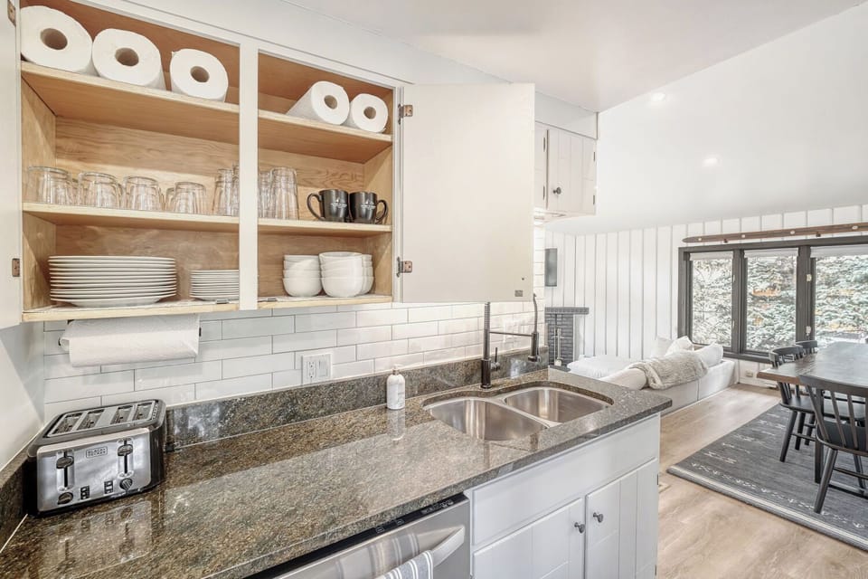 Little details that make a big difference 🤍. A well-equipped kitchen with all the essentials, so you can focus on enjoying your time together