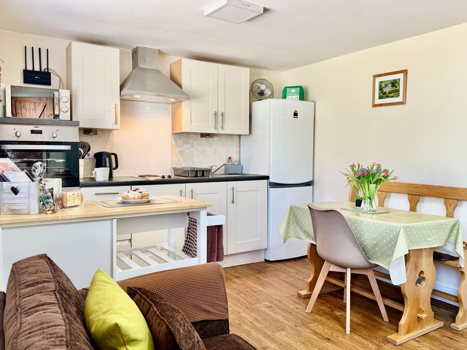 The Retreat, Niton; Kitchen/Dining