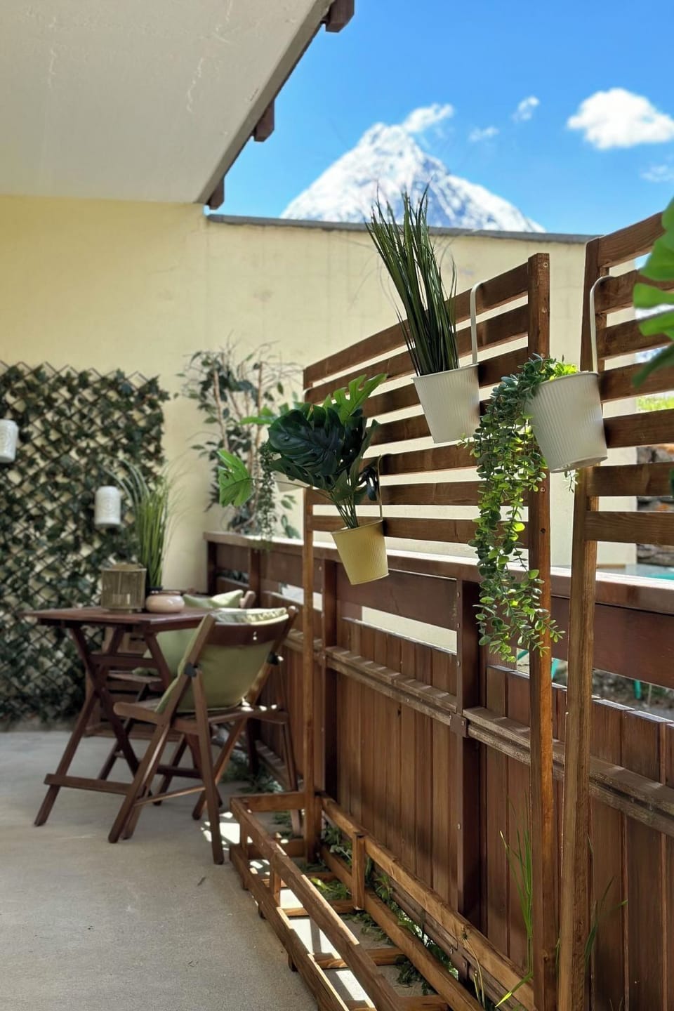 Outdoor dining