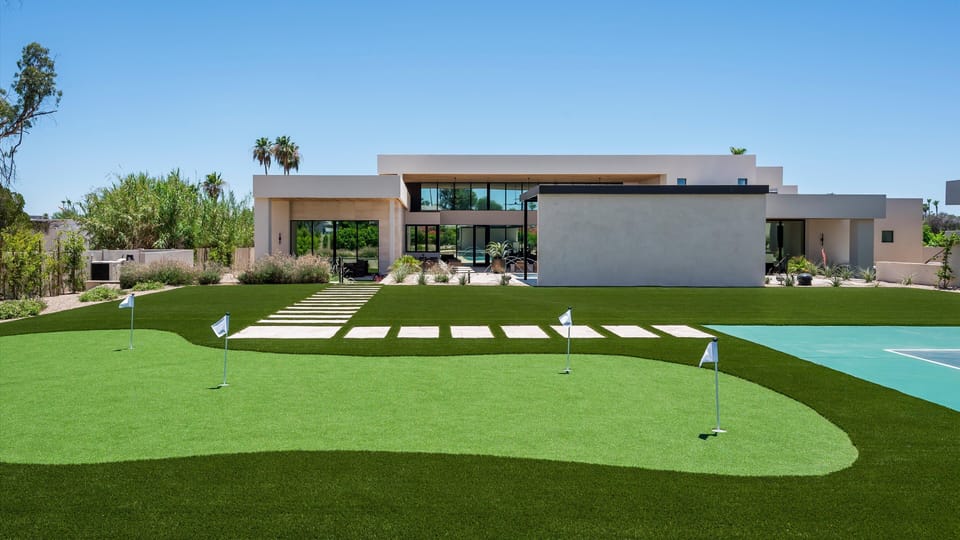 Practice your putting under the sun!