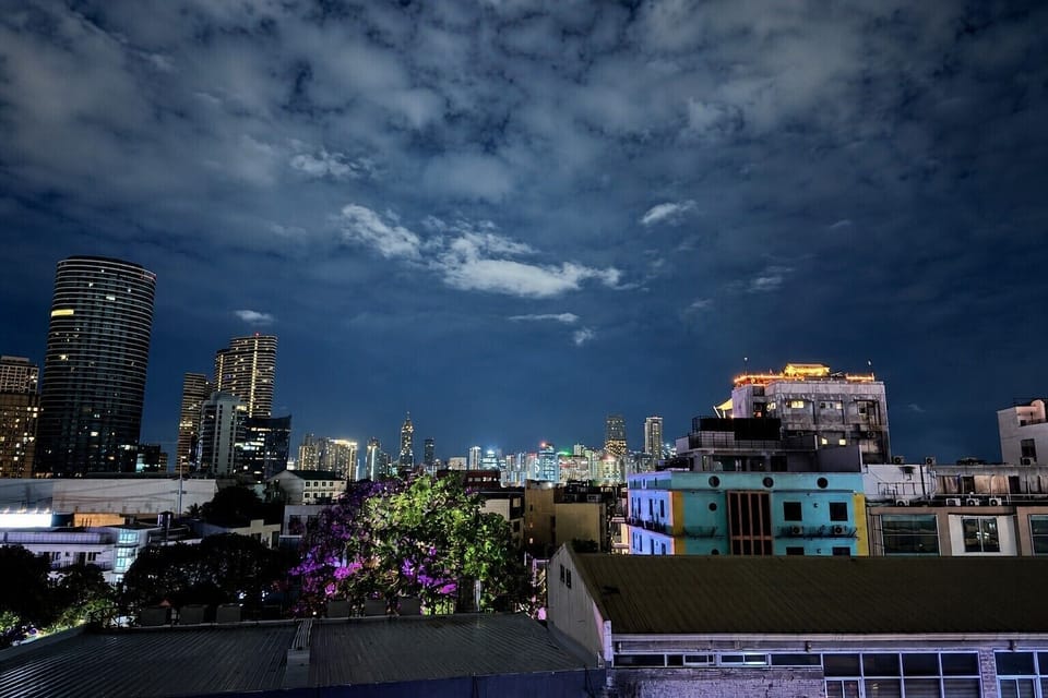 【The View at Night】step onto the balcony for a spectacular night view overlooking the city skyline and the vibrant atmosphere of Poblacion’s famous nightlife district.