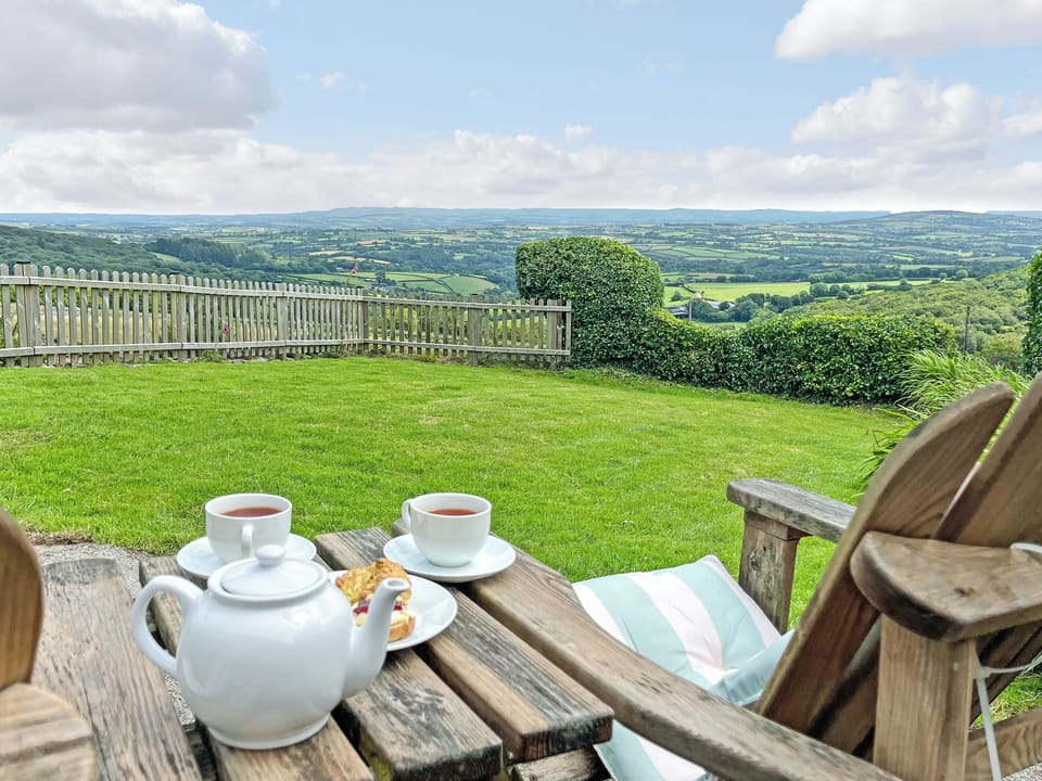 View | Fizz Gog Cottage - Cheesewring Farm, Minions