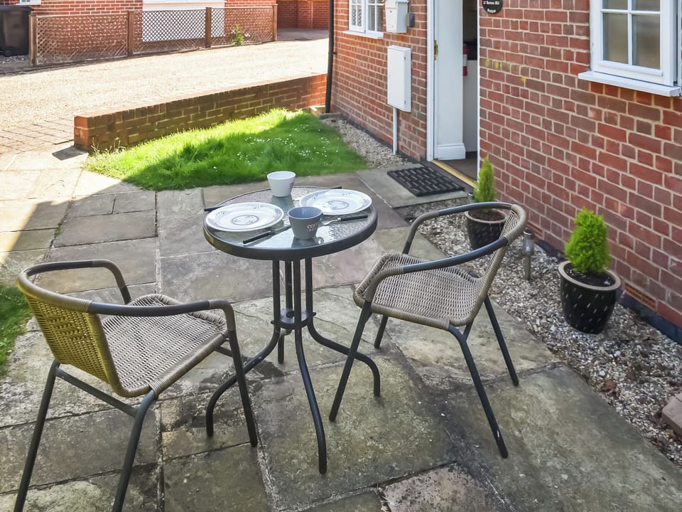 Sitting-out-area | Coops Nest, Stalham Staithe
