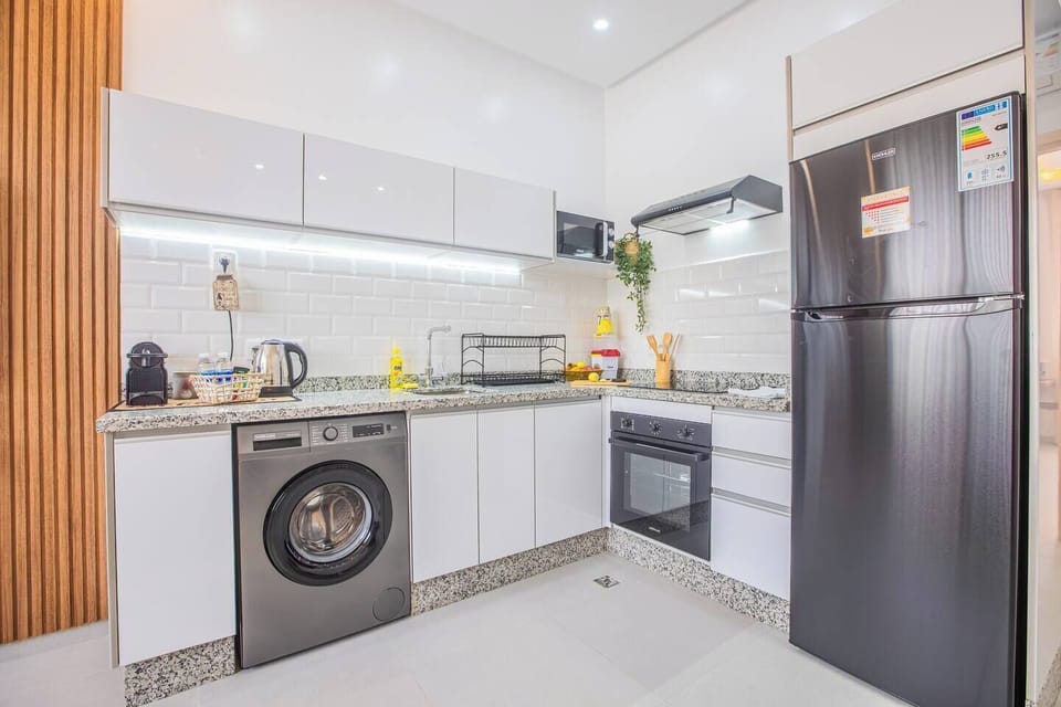 Enjoy a modern kitchen with a large fridge, oven, microwave, coffee corner and washing machine, which is perfect for extended stays and home-cooked meals. Bright, clean, and fully equipped for total convenience.