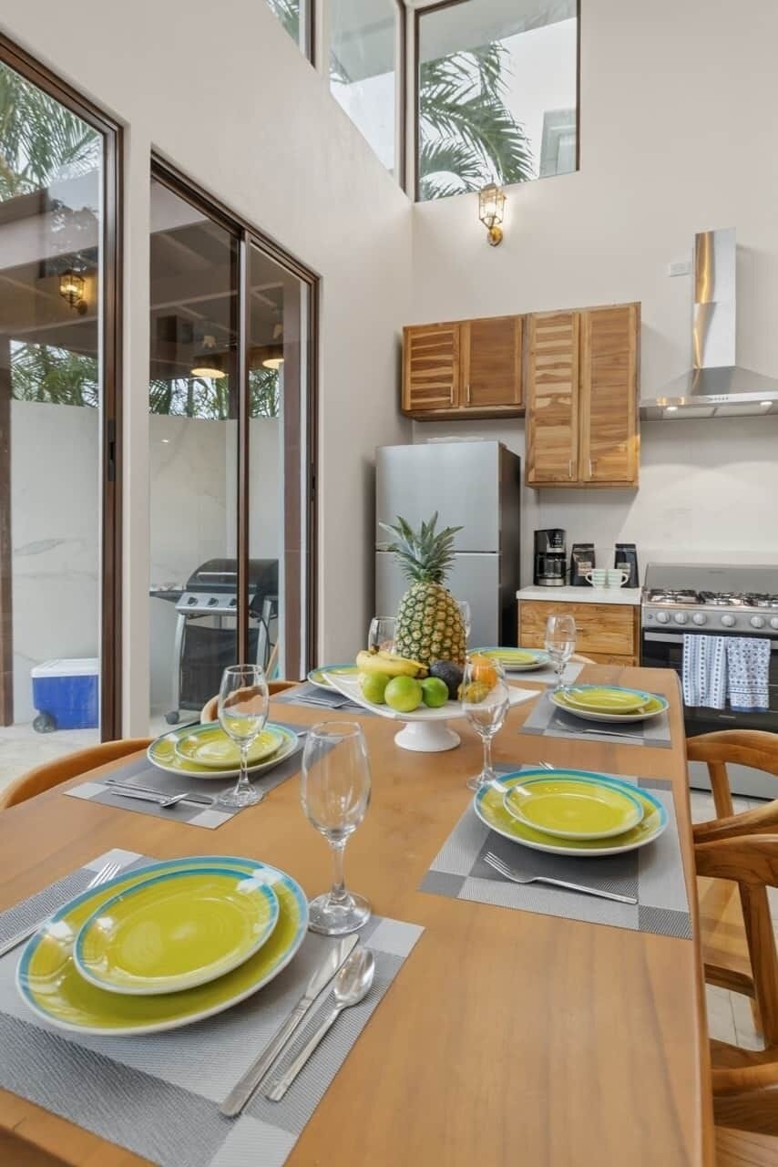 Fully equipped kitchen with everything you need for meals at home.