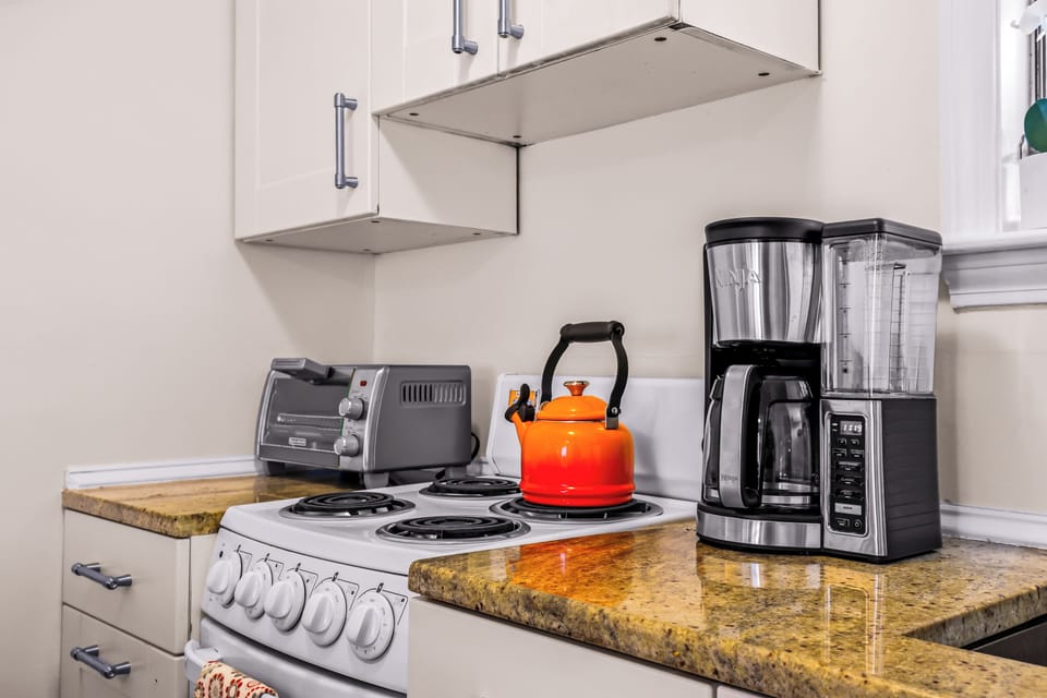 Everything you need for easy mornings and relaxed meals is right here.