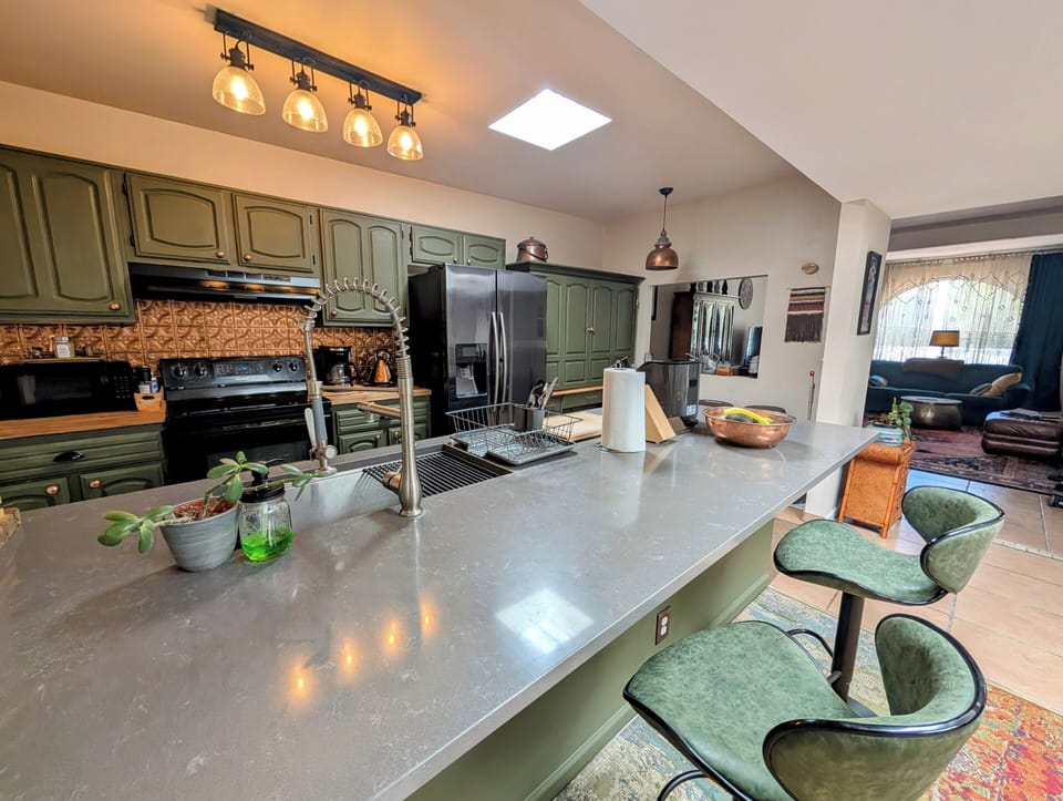 Large breakfast bar & prep counter for your favorite meals. 