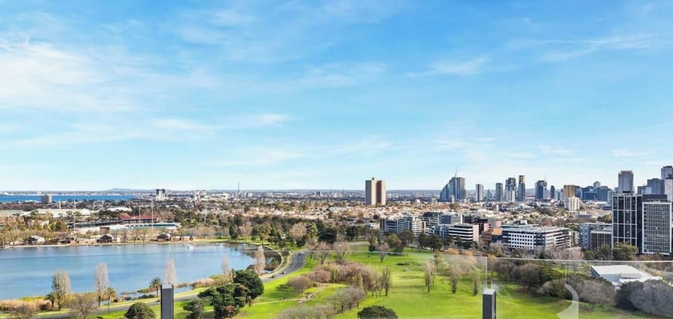 Take in breathtaking views across Albert Park Lake, the Australian Grand Prix circuit, the golf course, and Melbourne`s peaceful parklands, all from the comfort of your apartment.