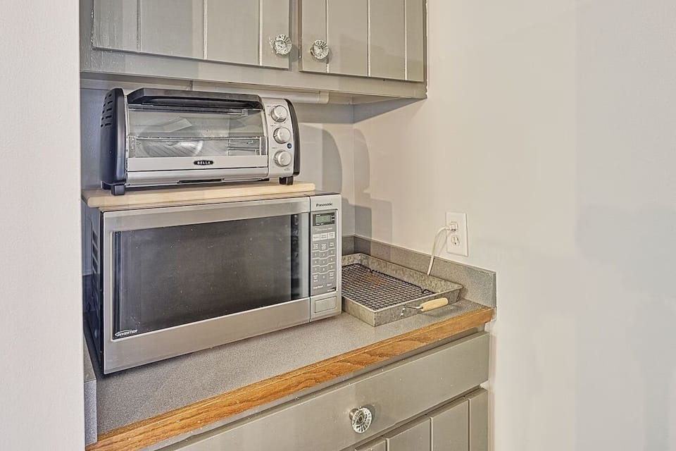 25 21st Avenue | Seas the Day | Kitchen | IOP Escapes