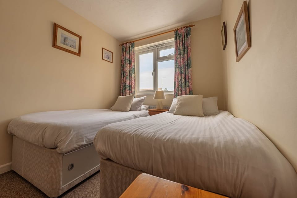 Twin Bedroom