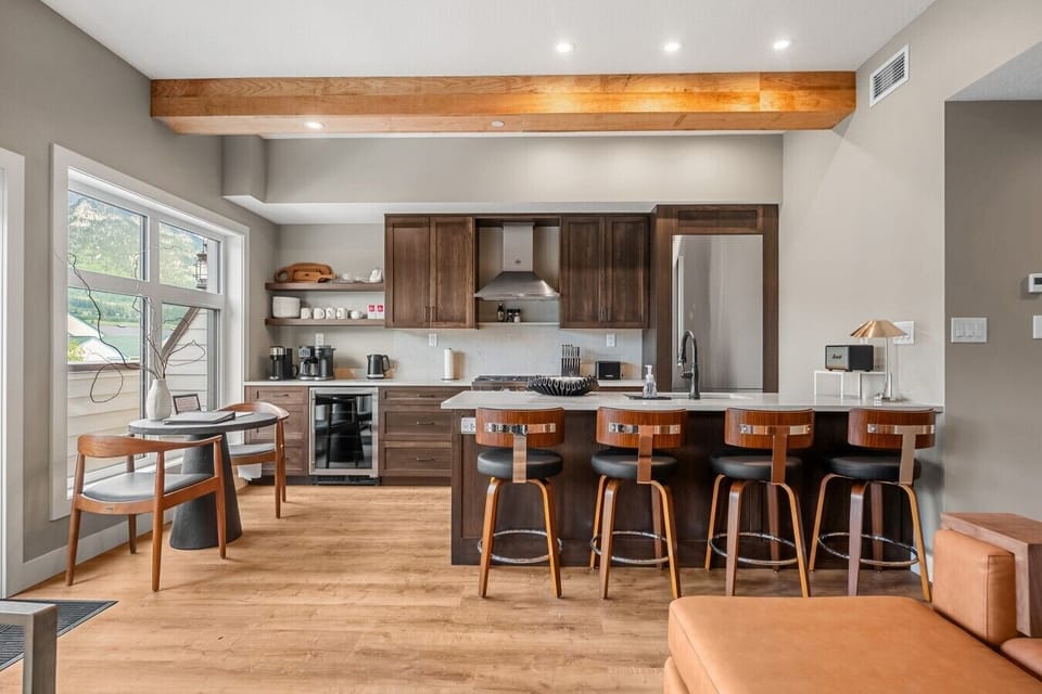 The full kitchen has everything you need for meals at home.