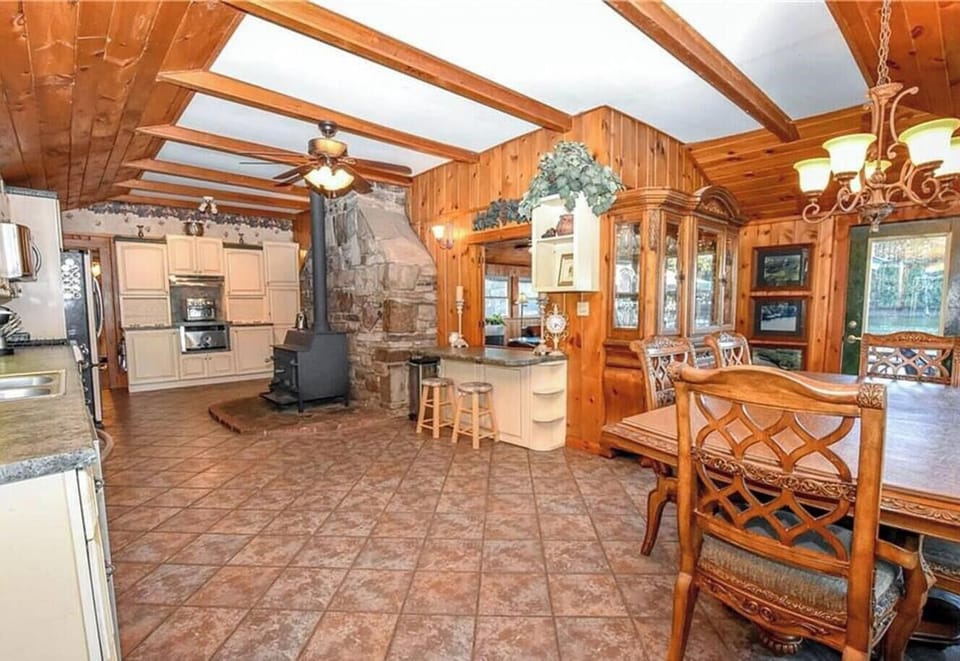 Lakehouse dining area and kitchen