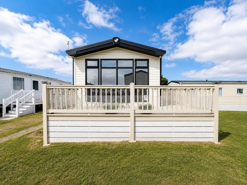 Discover the charm of Pakefield Holiday Park in Pakefield, Suffolk, UK, the perfect destination for family holidays 2026, offering dog-friendly caravan holidays and plenty of outdoor fun.