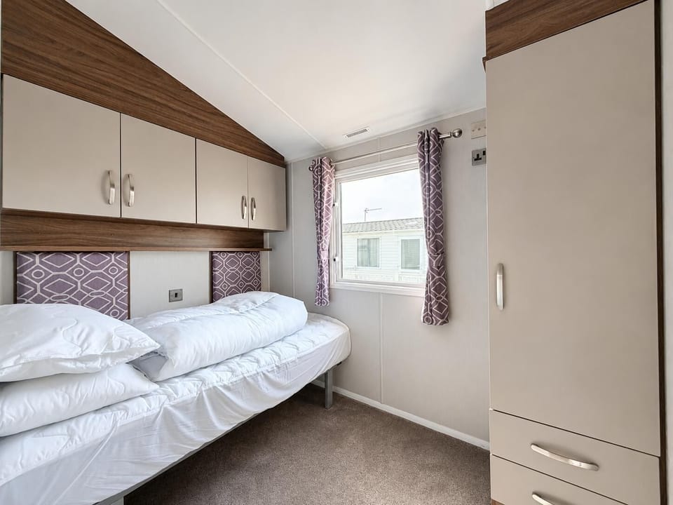 Looking for last-minute caravan holidays? Pakefield Holiday Park in Lowestoft, Suffolk, offers comfortable caravans with cosy bathrooms and plenty of fun for the whole family.
