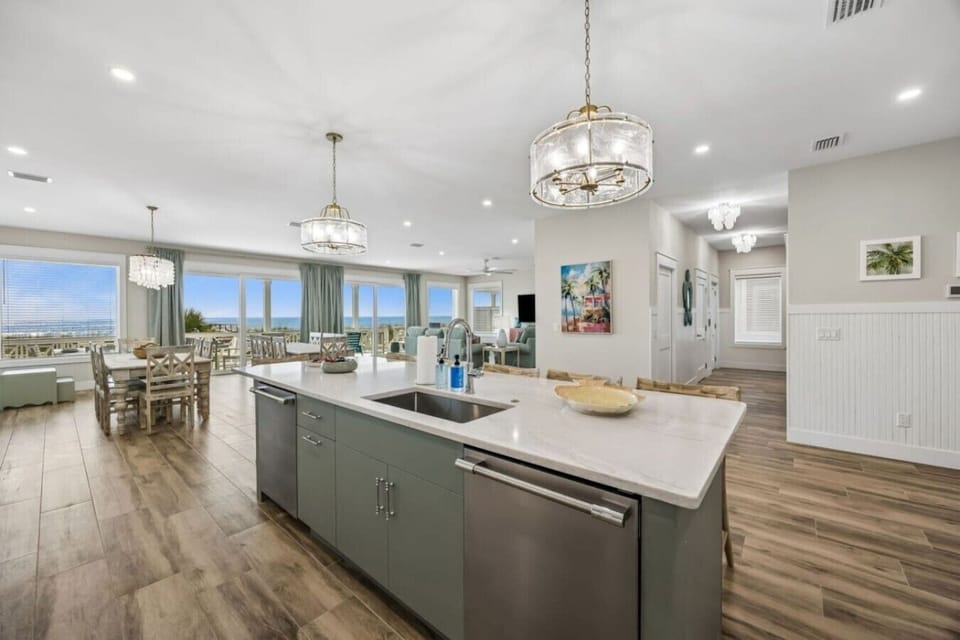 Open kitchen/dining/living room floor plan