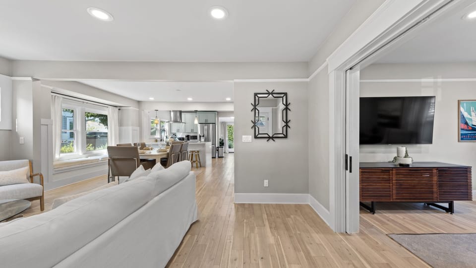 Light-filled and airy, this living space was made for lazy SoCal afternoons and easy evenings in.