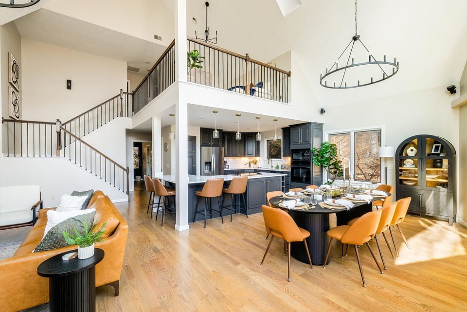 The kind of space where everyone naturally gathers. Coffee in the kitchen, dinners around the table, and cozy nights by the fire