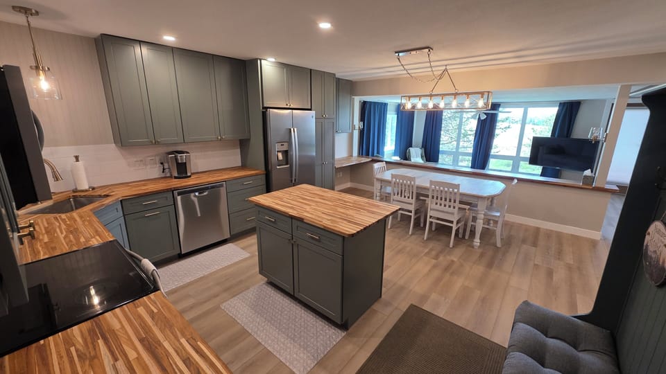 Fully stocked kitchen and plenty of counterspace