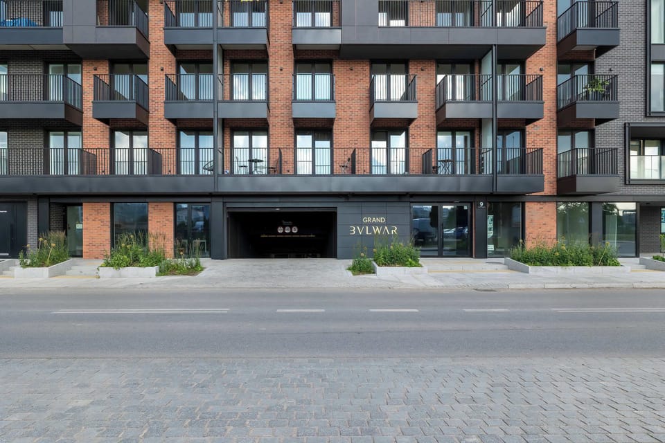 Enjoy easy access to the city's attractions from this well-located building.