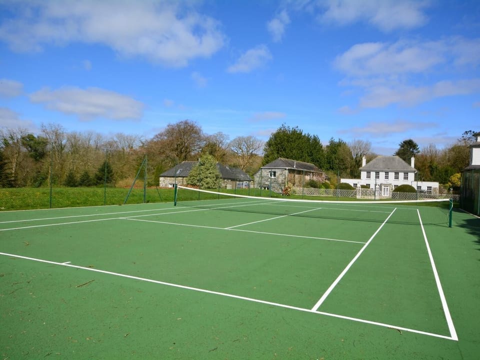 Shared tennis court
