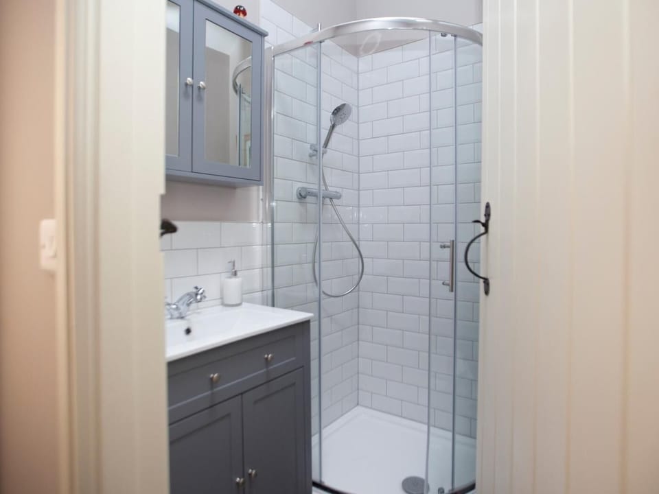 Re-invigorate in the stylish and contemporary shower room