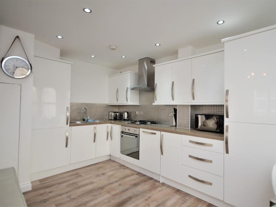 Fully equipped kitchen area 