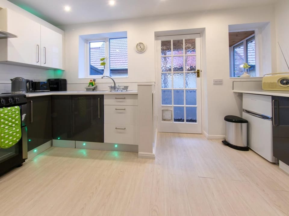 Make a coffee or prepare a meal in the well-equipped kitchen