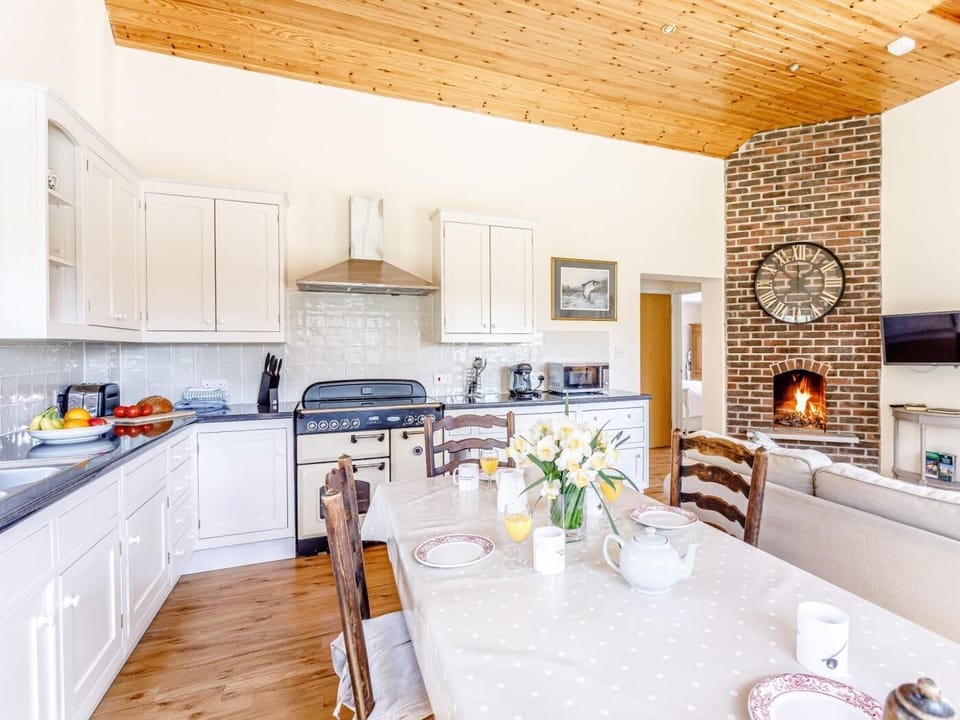 A well-equipped kitchen great for cooking lazy breakfasts or special suppers