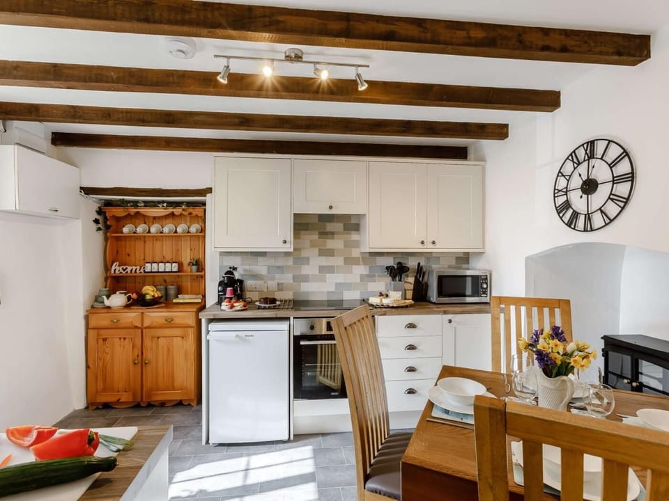 Fully equipped kitchen/diner