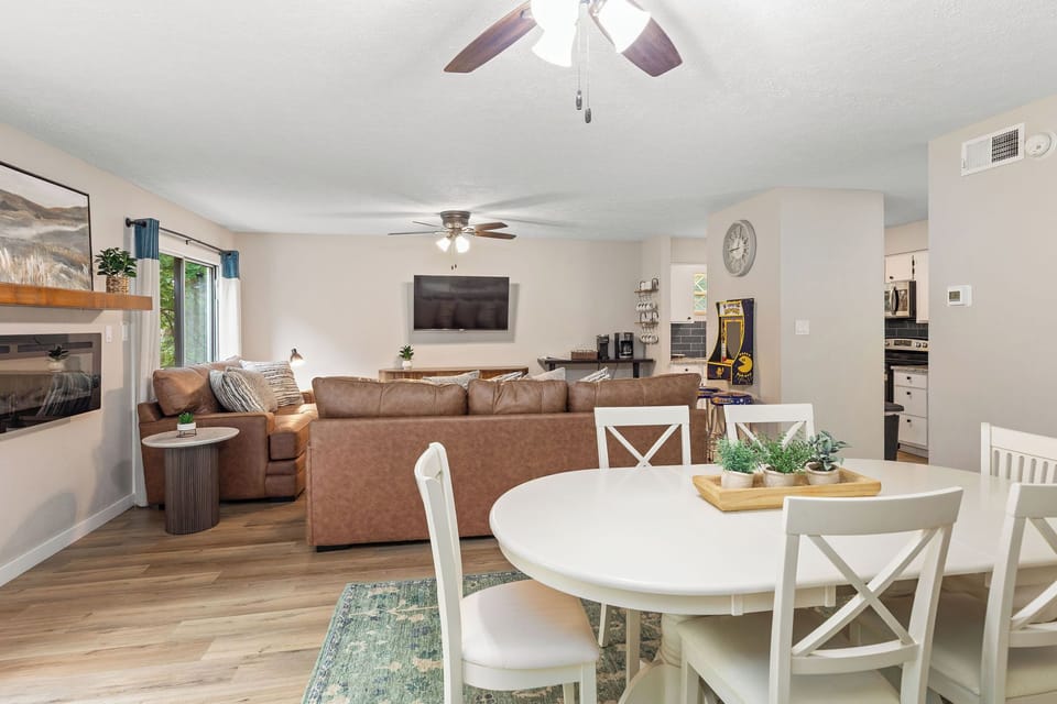 Dining room seating for 6
