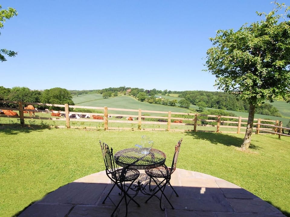 Enclosed gardens for safe play, relaxation and bird watching