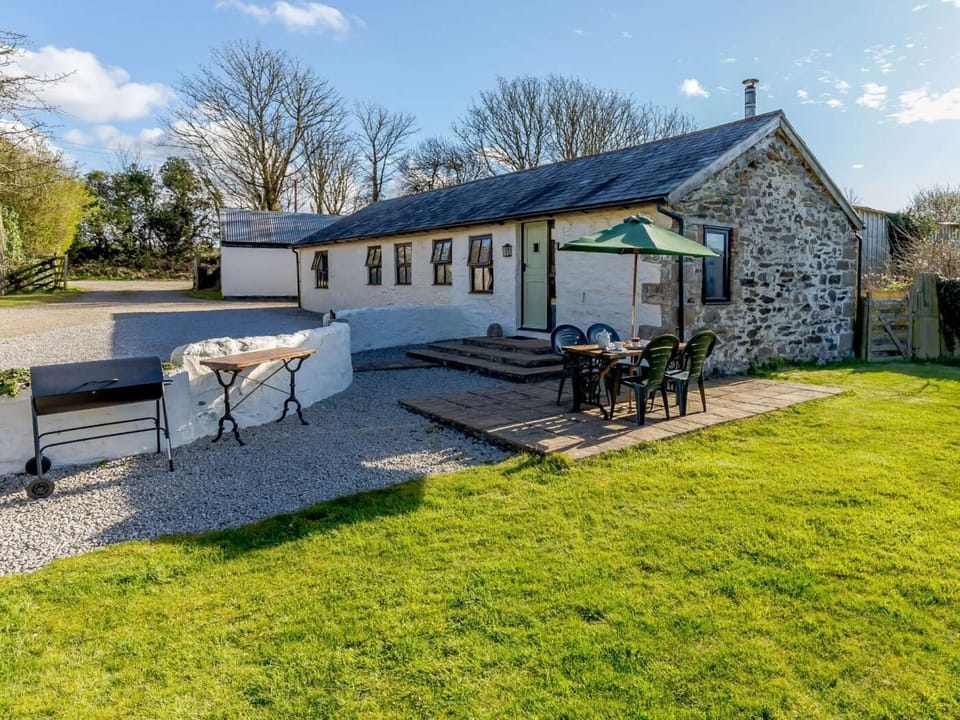 This holiday pad is nestled in rural Cornwall yet within easy reach of the coast